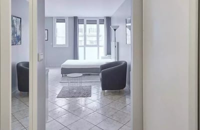 Long-term rental 32 m² studio in the 15th district of Paris, France