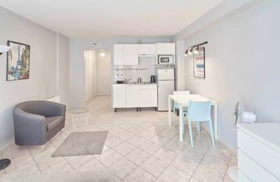 Long-term rental 32 m² studio in the 15th district of Paris, France