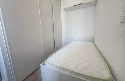 Long-term rental of a renovated 9 m² studio in Paris, France
