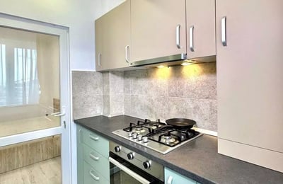 Langzeitmiete einer 1-Zimmer-Wohnung mit Balkon in einem Neubau, Bukarest, Rumänien
