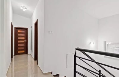 Long-term rental of a 5-room house, 192 m² in Bratislava, Slovakia