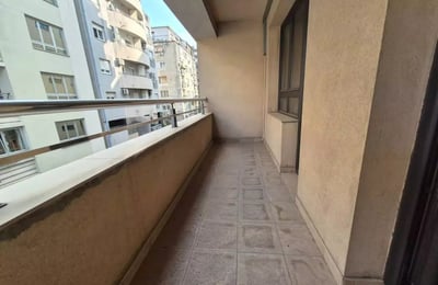 Alquiler a largo plazo de piso de 3 habitaciones, 133 m² en Belgrado, Serbia