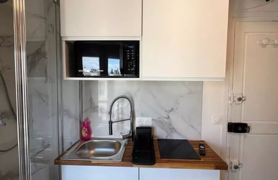 Long-term rental of a 9m² studio in Paris, France