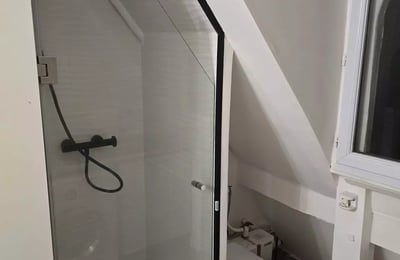 Long-Term Rental – 9 m² Studio in Paris, France