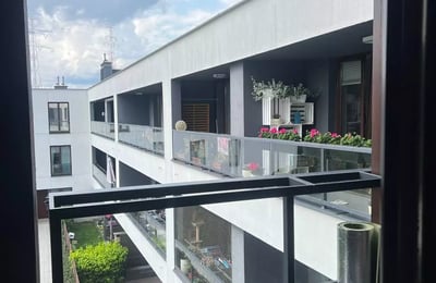 Langzeitmiete einer 46 m² großen Zwei-Zimmer-Wohnung mit Balkon im Warschauer Stadtteil Białołęka