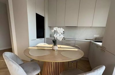 Langzeitmiete einer 55 m² großen Dreizimmerwohnung im Stadtteil Włochy, Warschau, Polen