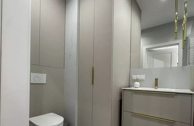 Langzeitmiete einer 55 m² großen Dreizimmerwohnung im Stadtteil Włochy, Warschau, Polen
