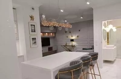 Langzeitmiete einer 55 m² großen Zweizimmerwohnung im Stadtteil Mokotów, Warschau, Polen