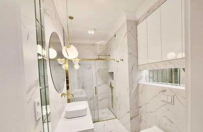 Langzeitmiete einer 55 m² großen Zweizimmerwohnung im Stadtteil Mokotów, Warschau, Polen