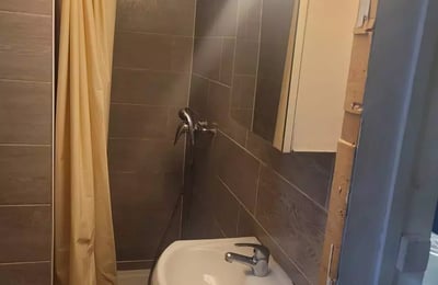 Long-term rent of a 15m² studio in Paris, France