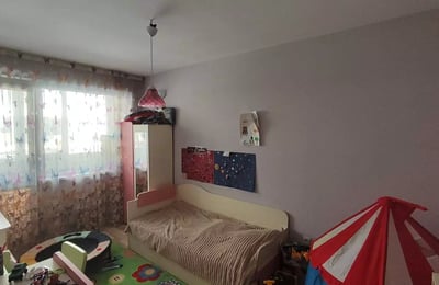 Langfristige Vermietung einer 3-Zimmer-Wohnung mit Parkplatz im Stadtteil Văzrazhdane 1, Warna, Bulgarien