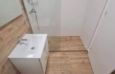 Долгосрочная аренда 2-комнатной квартиры 45 м² в Брашове, Румыния