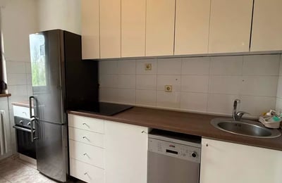 Location longue durée d’un appartement de 3 pièces 75m² dans le quartier Čukarica, Belgrade, Serbie