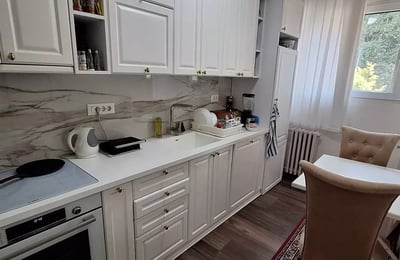 Alquiler a largo plazo de un piso de 3 habitaciones 75m² cerca del centro, Belgrado, Serbia