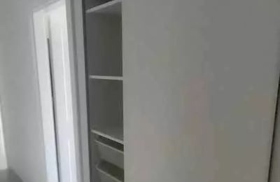 Location longue durée appartement 3 pièces avec balcon, quartier Fabryczna, Wrocław, Pologne