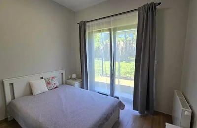 Location longue durée : appartement 2 pièces de 45 m² à Wola Justowska, Cracovie, Pologne