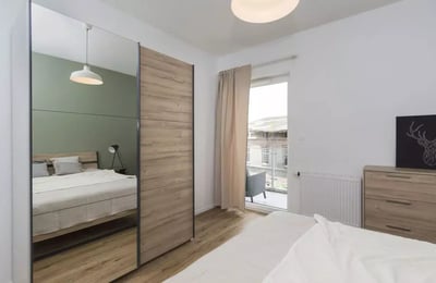 Alquiler a largo plazo: departamento de 2 habitaciones de 55 m² en Stare Miasto, Cracovia, Polonia