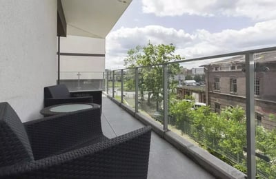 Alquiler a largo plazo: departamento de 2 habitaciones de 55 m² en Stare Miasto, Cracovia, Polonia