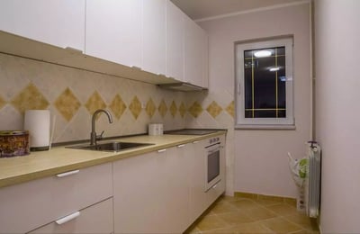 Alquiler a largo plazo apartamento de 2 habitaciones, 60 m², zona de Čukarica, Belgrado, Serbia