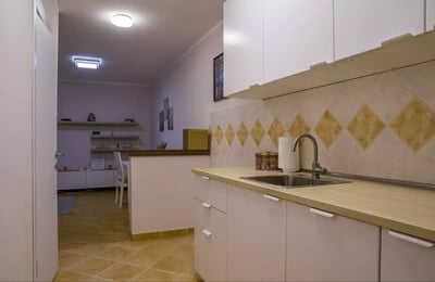 Alquiler a largo plazo apartamento de 2 habitaciones, 60 m², zona de Čukarica, Belgrado, Serbia