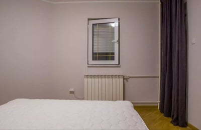 Alquiler a largo plazo apartamento de 2 habitaciones, 60 m², zona de Čukarica, Belgrado, Serbia