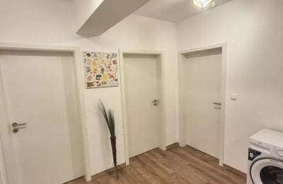 Долгосрочная аренда квартиры 2-комнатной, 52 м², Брашов, Румыния