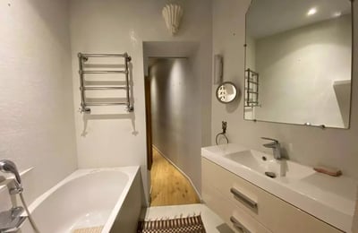 Long-term rental of a 2-room apartment, 72 m², Paris, France