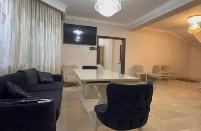 Долгосрочная аренда 4-комнатной виллы 350 м² в Констанца, Румыния