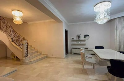 Долгосрочная аренда 4-комнатной виллы 350 м² в Констанца, Румыния