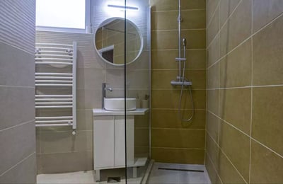Langzeitmiete einer 3-Zimmer-Wohnung mit 70 m² im Stadtzentrum, Belgrad, Serbien