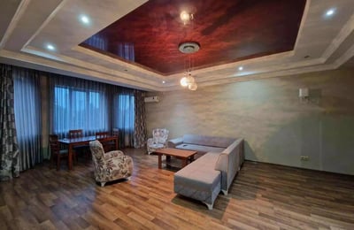 Location longue durée d’un appartement 3 pièces de 155 m² rue Chavchavadze, Batoumi, Géorgie