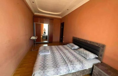 Location longue durée d’un appartement 3 pièces de 155 m² rue Chavchavadze, Batoumi, Géorgie