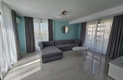 Alquiler a largo plazo de apartamento dúplex de 2 habitaciones 75 m² en Constanza, Rumanía