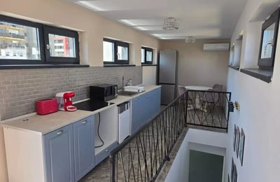 Alquiler a largo plazo de apartamento dúplex de 2 habitaciones 75 m² en Constanza, Rumanía