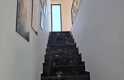 Alquiler a largo plazo de apartamento dúplex de 2 habitaciones 75 m² en Constanza, Rumanía