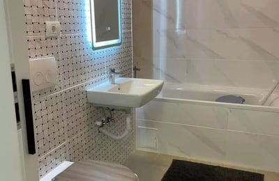 Alquiler a largo plazo de apartamento de 2 habitaciones, 46 m², Constanza, Rumanía