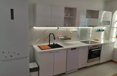 Alquiler a largo plazo de piso de 3 habitaciones 90 m², Belgrado, Serbia