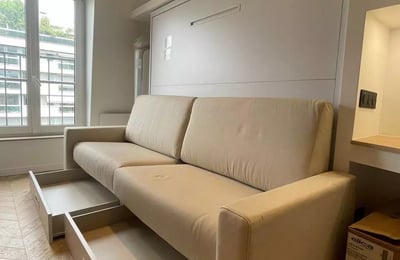 Long-term rental of 15 m² studio with balcony in Paris 7th district, France