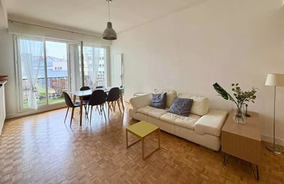 Long-term rental of 72 m² 3-room apartment in Paris 16th district, France
