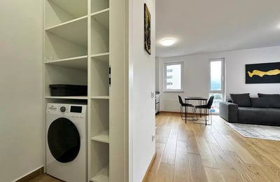 Alquiler a largo plazo de piso de 2 habitaciones — Urban Plaza, Brașov, Rumanía