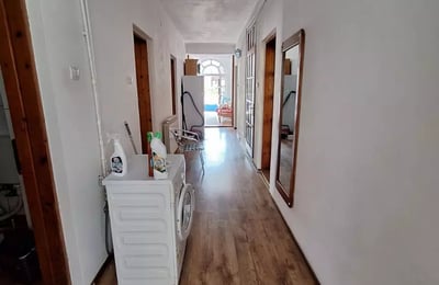 Location longue durée d’un appartement 5 pièces 150 m² à Faleza Nord, Constanța, Roumanie