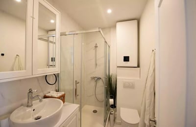 Long-term rent of 2-room apartment 33 m² in 15th arrondissement, Paris, France