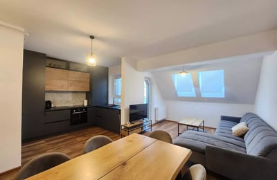 Long-term rent of a 4-room apartment in Tractоru district, Brașov, Romania