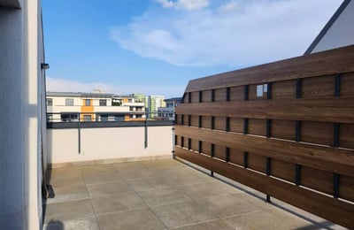 Long-term rent of a 4-room apartment in Tractоru district, Brașov, Romania