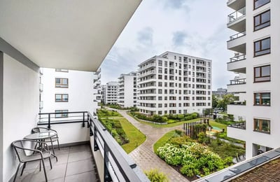 Alquiler a largo plazo de piso de 3 habitaciones 68 m² en el barrio Mokotów, Varsovia, Polonia