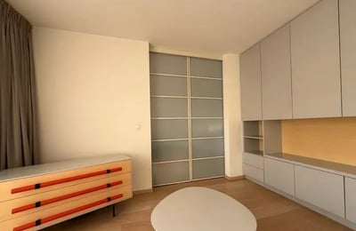 Location longue durée d’un appartement 3 pièces de 53 m² à Płaszów, Cracovie, Pologne