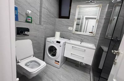 Location longue durée d’un appartement 2 pièces de 55 m² dans le quartier Inel 1, Constanța, Roumanie