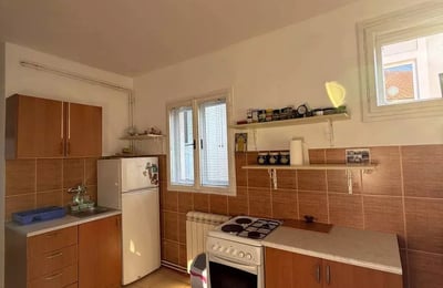 Location longue durée : appartement 2 pièces 72 m² dans le quartier Dedinje, Belgrade, Serbie