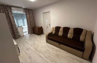 Alquiler a largo plazo: departamento de 2 habitaciones 50 m² en el barrio Tomis 3, Constanza, Rumanía