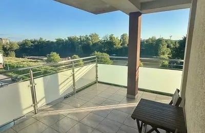 Alquiler a largo plazo de piso de 3 habitaciones 62 m² en el barrio Podgórze, Cracovia, Polonia